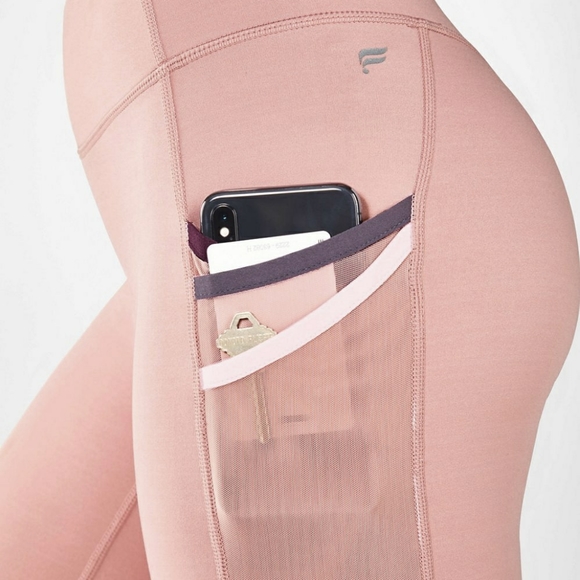 Fabletics Mauve Mesh Pockets Capri - Picture 3 of 3